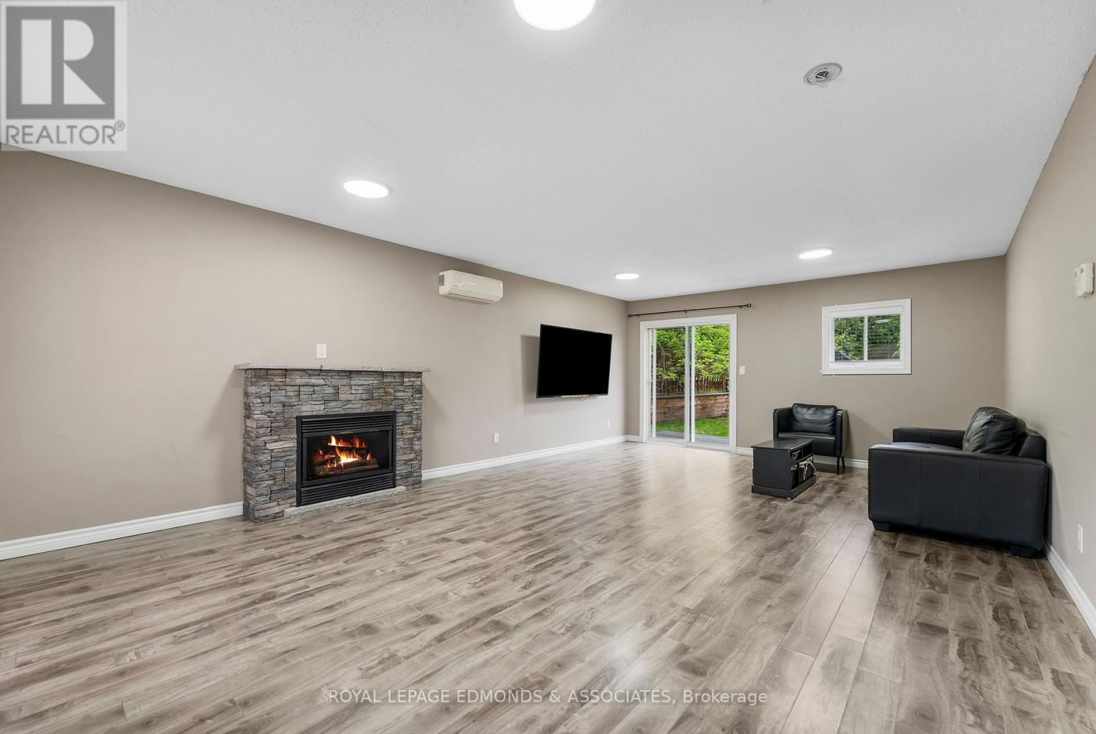 












202 IRVING STREET

,
Pembroke,




Ontario
K8A2S6

