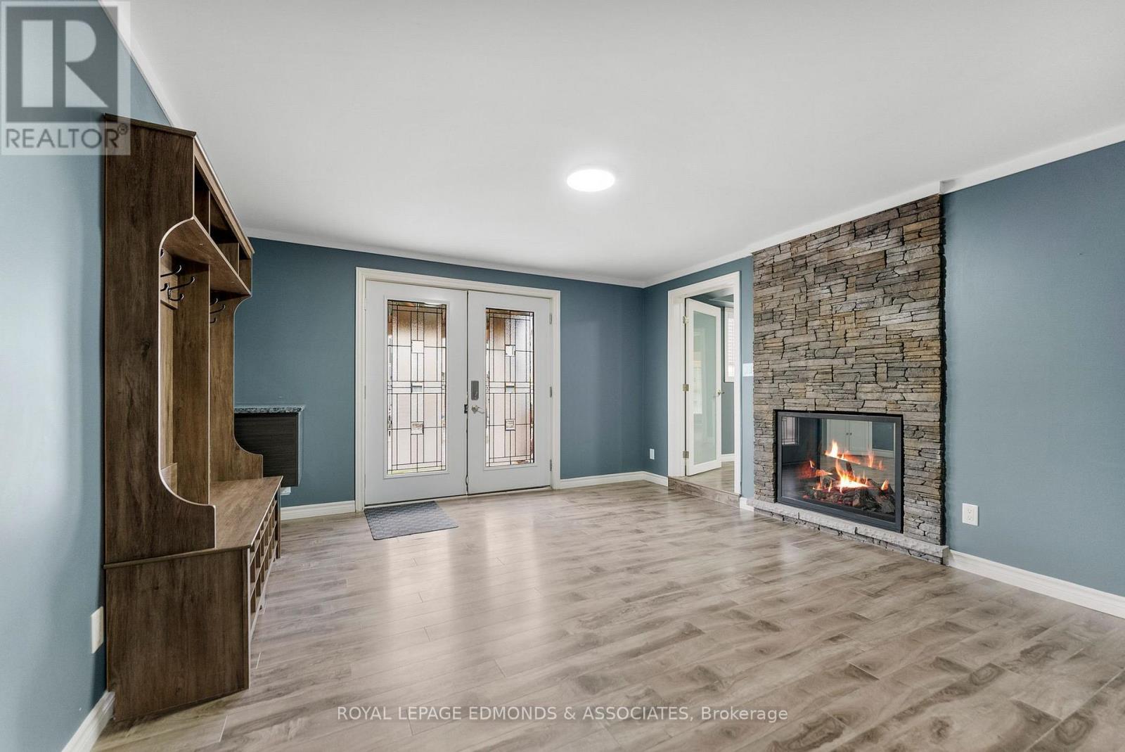 












202 IRVING STREET

,
Pembroke,




Ontario
K8A2S6


