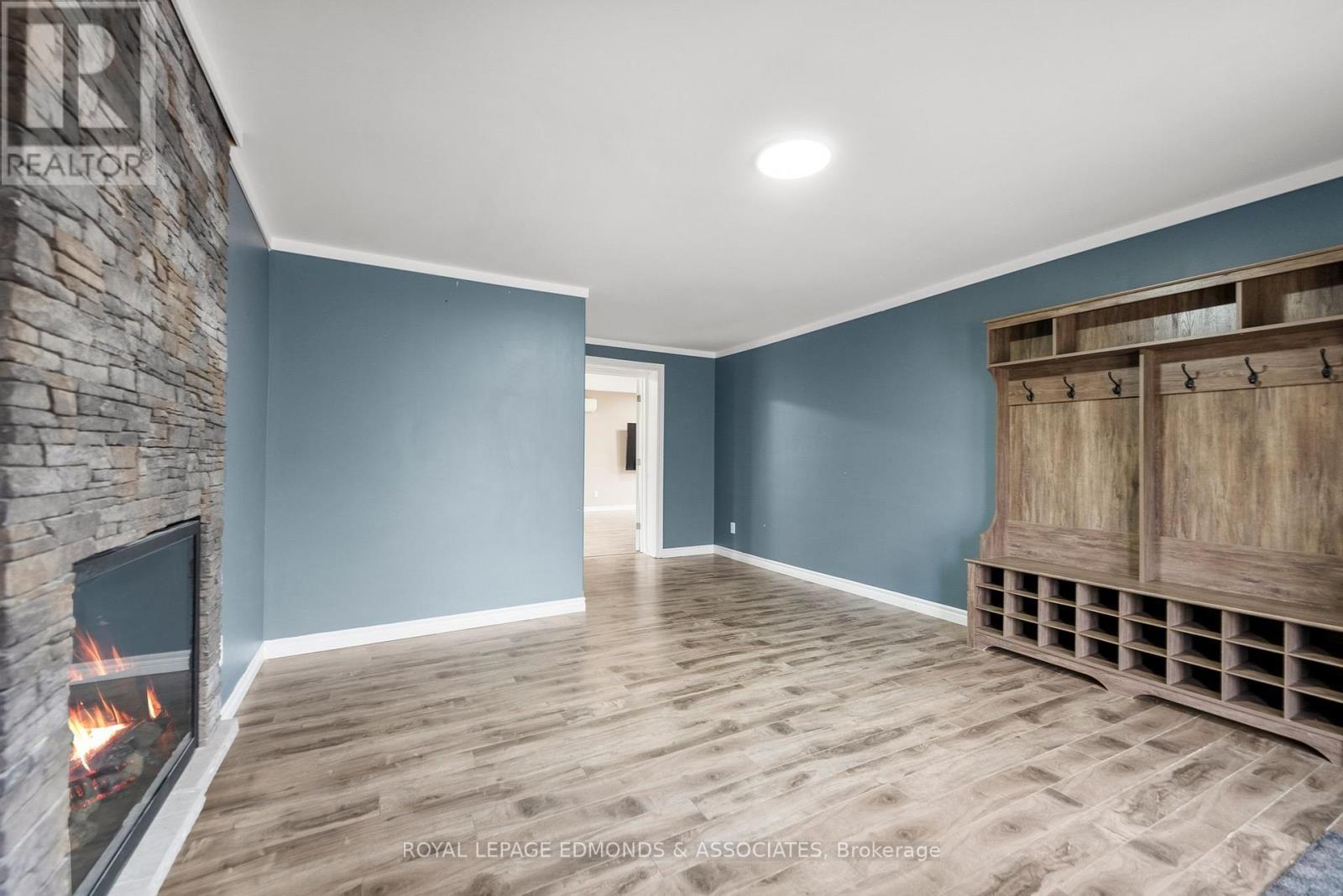 












202 IRVING STREET

,
Pembroke,




Ontario
K8A2S6

