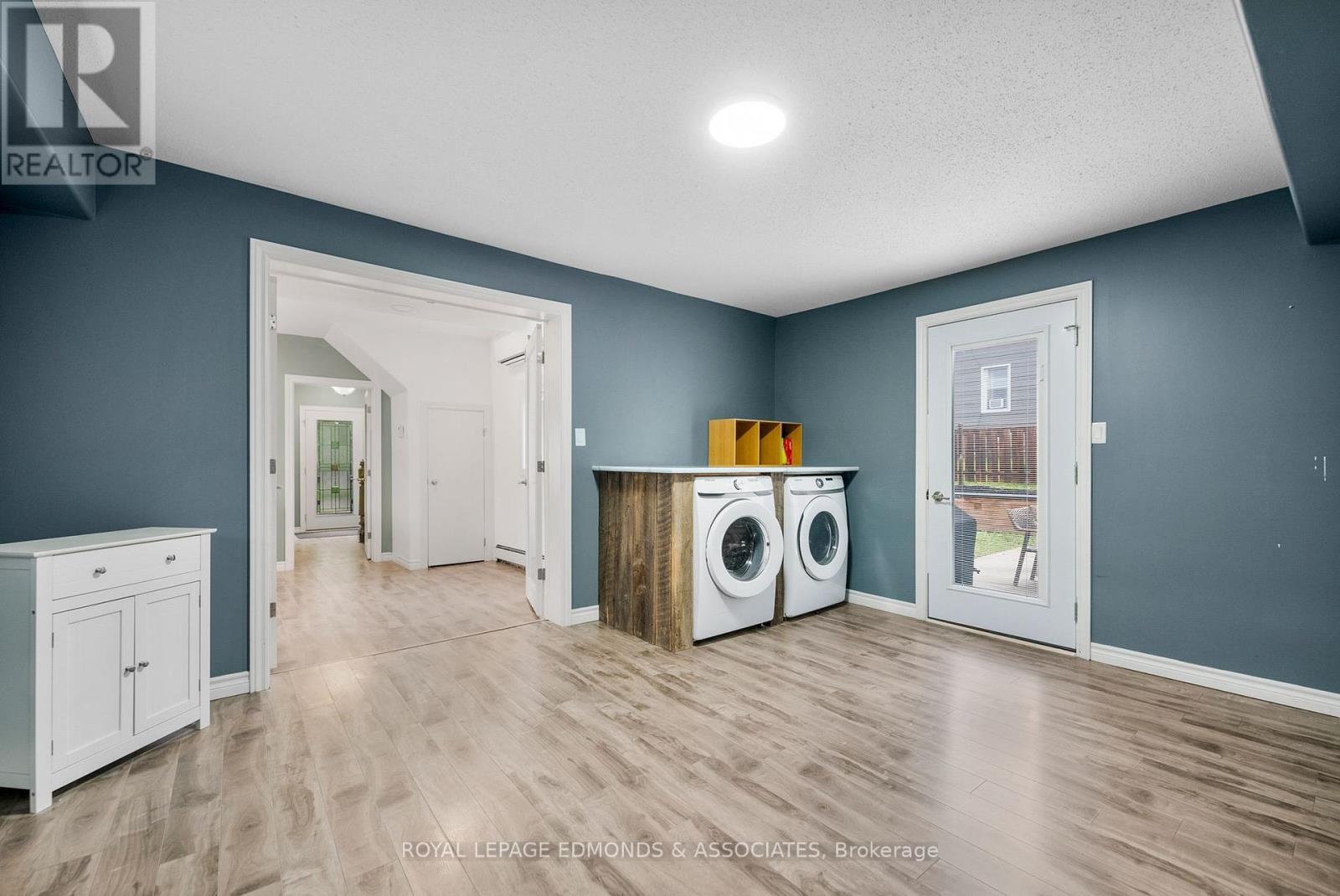 












202 IRVING STREET

,
Pembroke,




Ontario
K8A2S6

