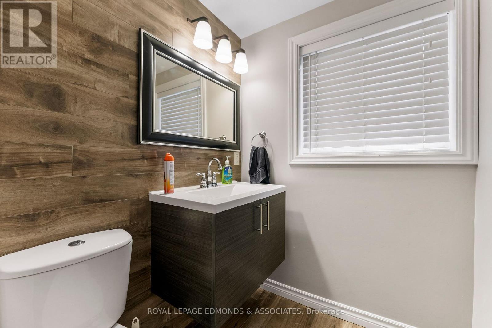 












202 IRVING STREET

,
Pembroke,




Ontario
K8A2S6

