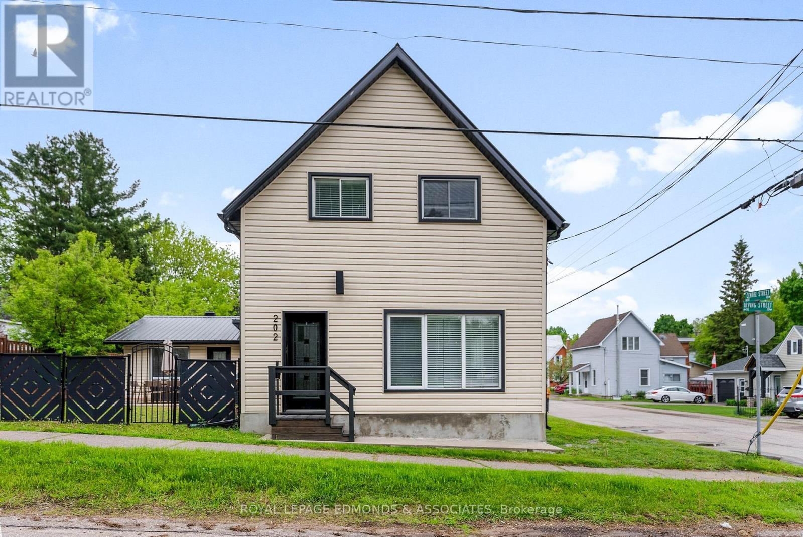 












202 IRVING STREET

,
Pembroke,




Ontario
K8A2S6

