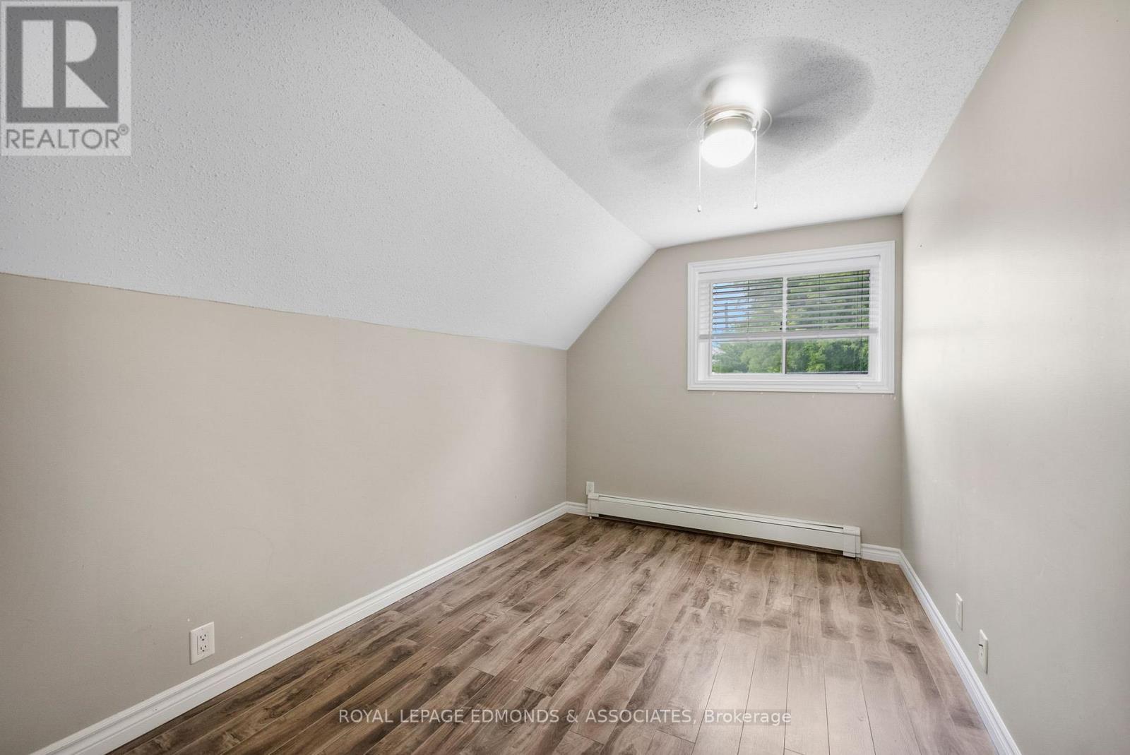 












202 IRVING STREET

,
Pembroke,




Ontario
K8A2S6

