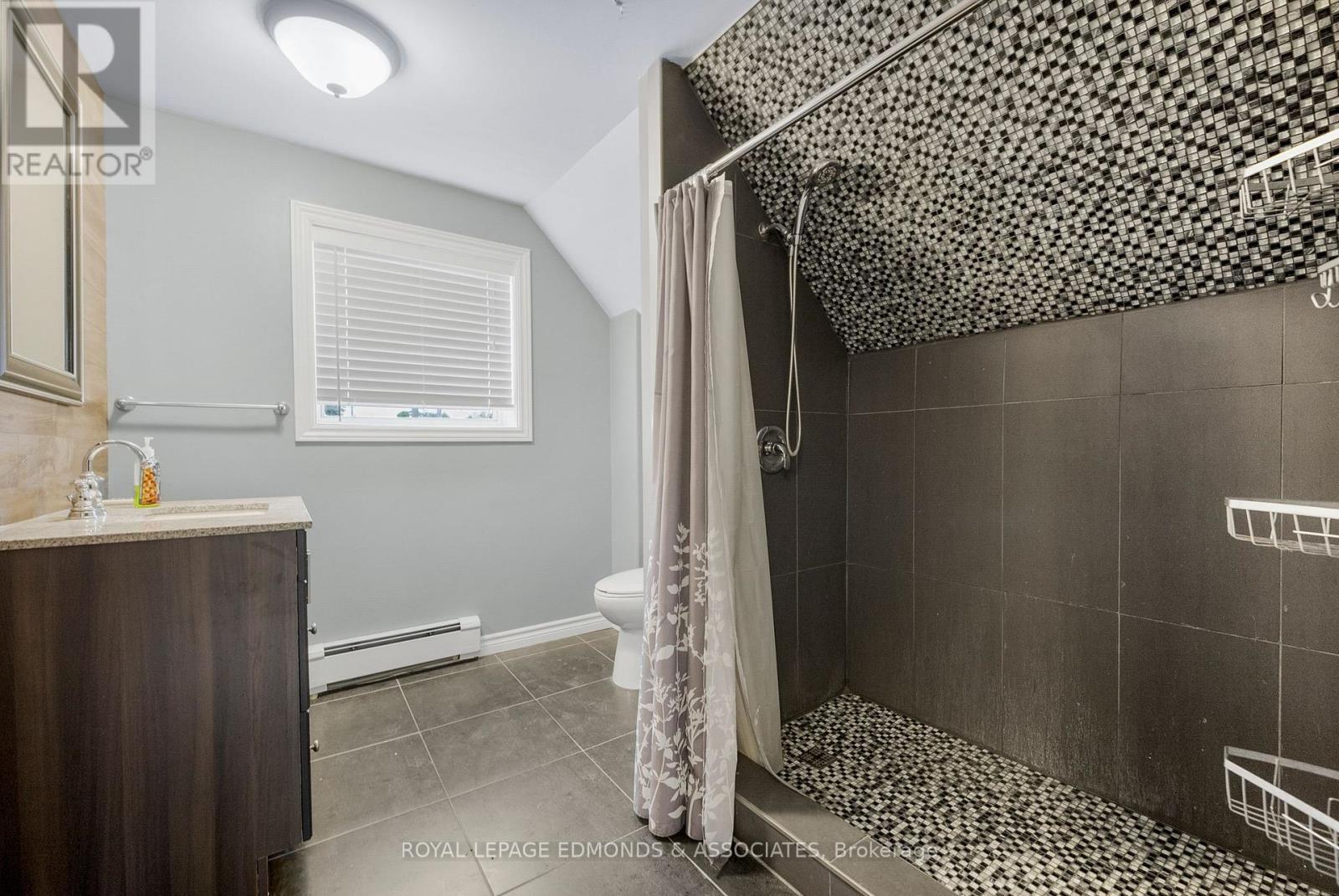 












202 IRVING STREET

,
Pembroke,




Ontario
K8A2S6

