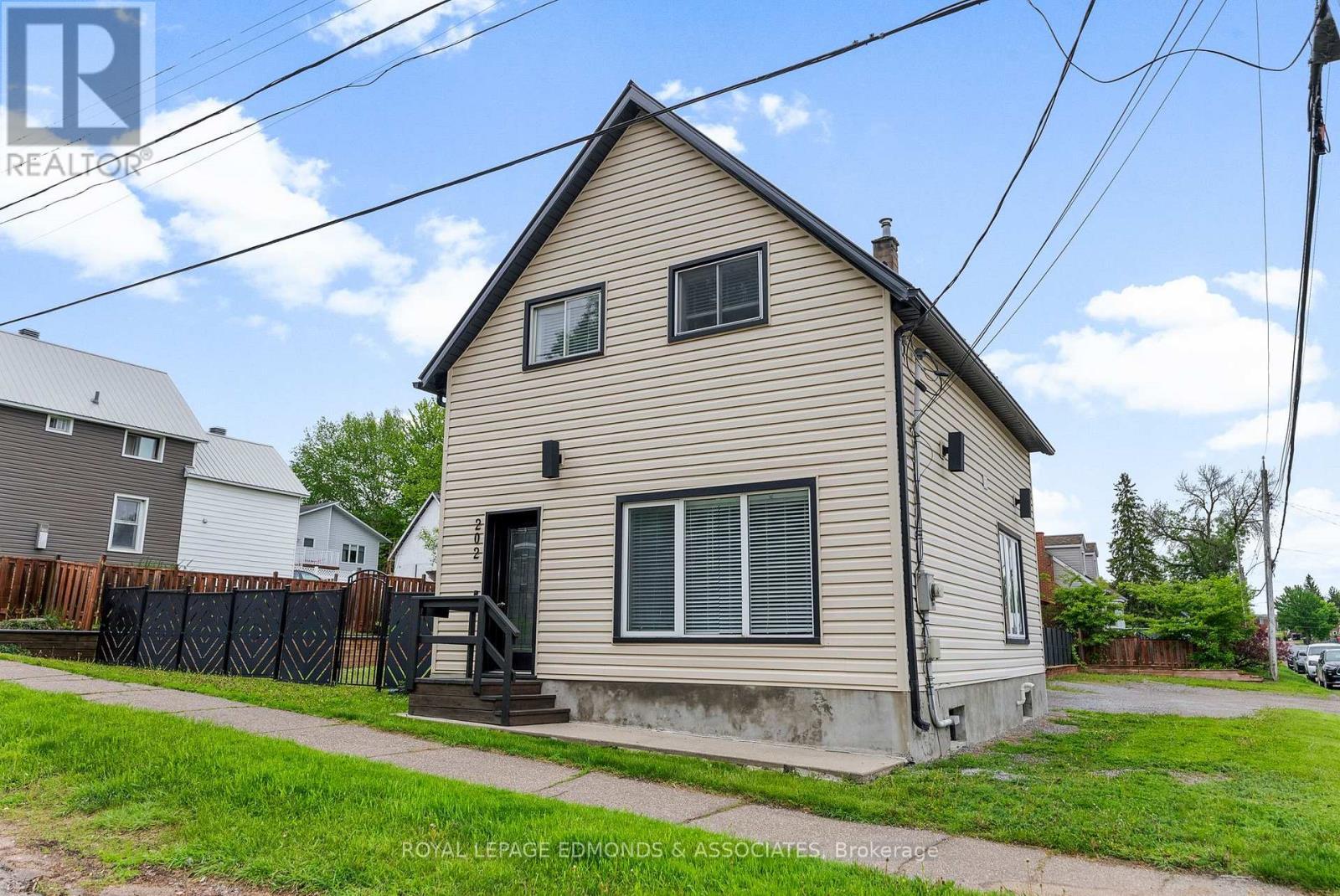 












202 IRVING STREET

,
Pembroke,




Ontario
K8A2S6

