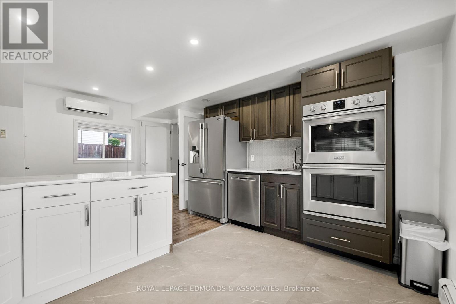 












202 IRVING STREET

,
Pembroke,




Ontario
K8A2S6

