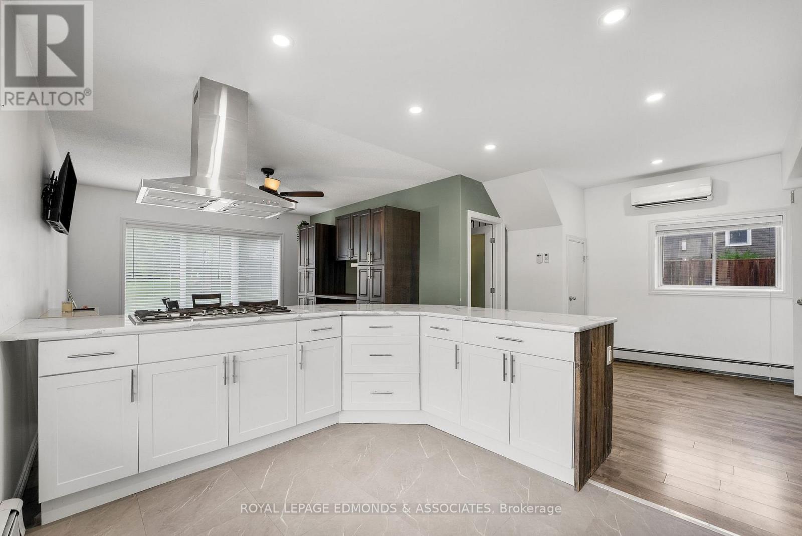 












202 IRVING STREET

,
Pembroke,




Ontario
K8A2S6

