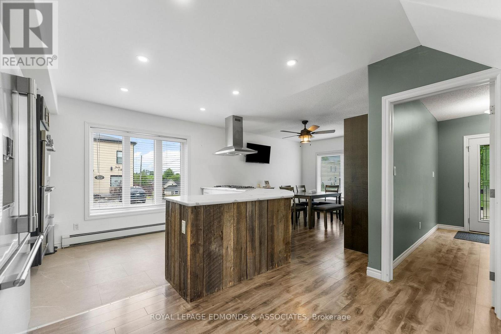 












202 IRVING STREET

,
Pembroke,




Ontario
K8A2S6


