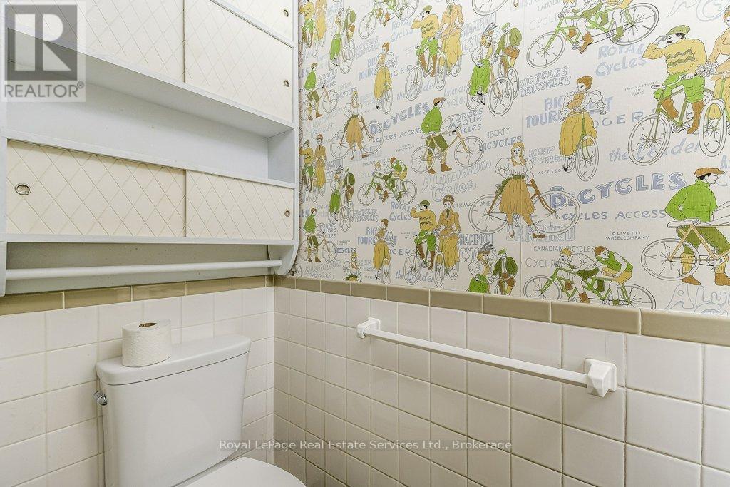 












3121 VICTORIA STREET

,
Oakville (BR Bronte),




Ontario
L6L1K3

