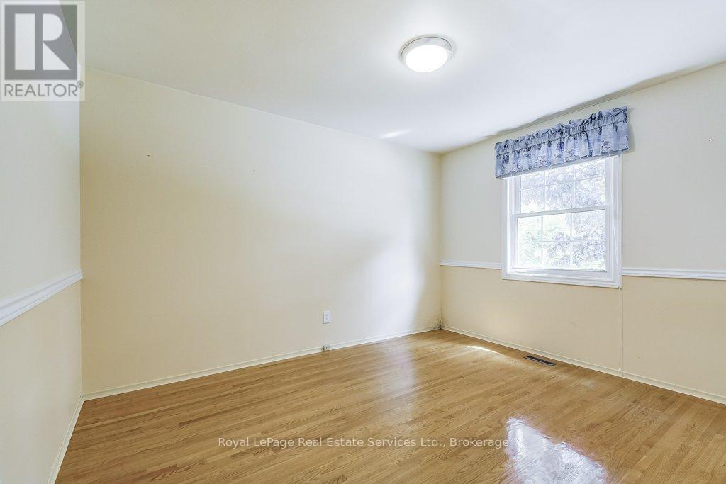 












3121 VICTORIA STREET

,
Oakville (BR Bronte),




Ontario
L6L1K3

