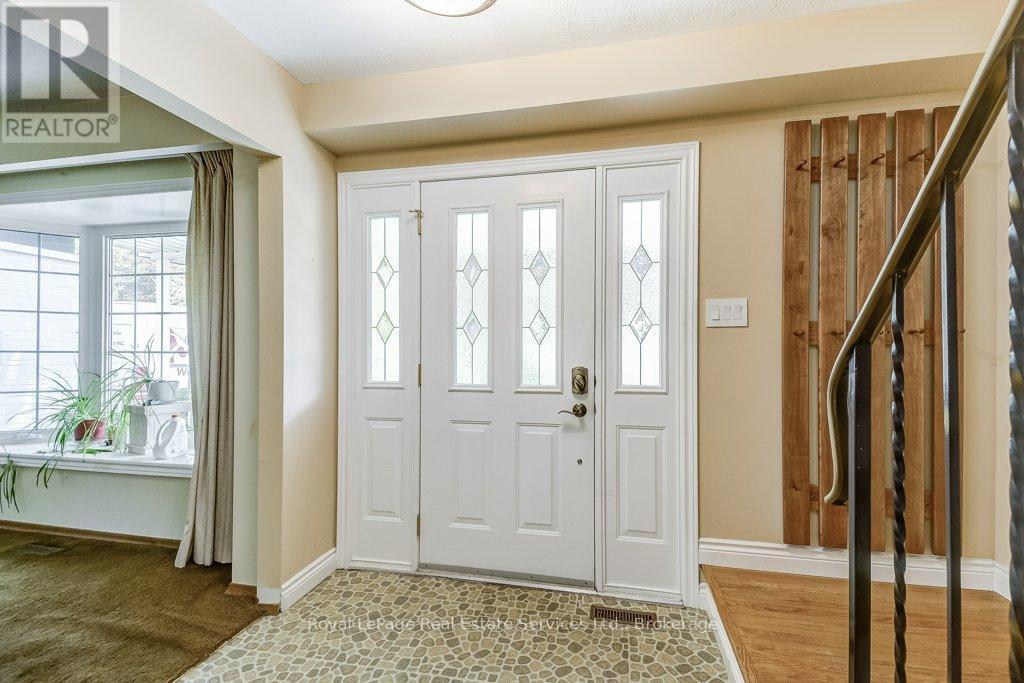 












3121 VICTORIA STREET

,
Oakville (BR Bronte),




Ontario
L6L1K3


