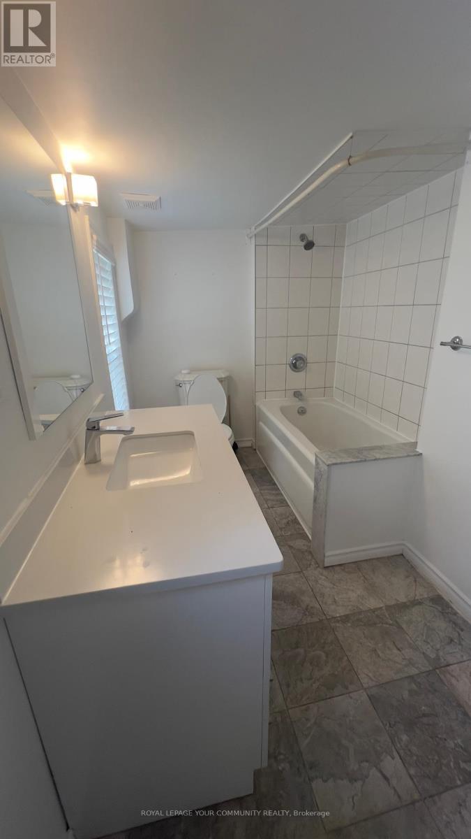 












134 1/2 OLIVE AVENUE

,
Oshawa,




Ontario
L1H2P2

