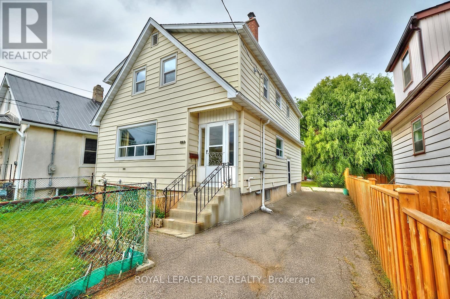 












223 NIAGARA STREET

,
St. Catharines (Facer),




Ontario
L2M4V3

