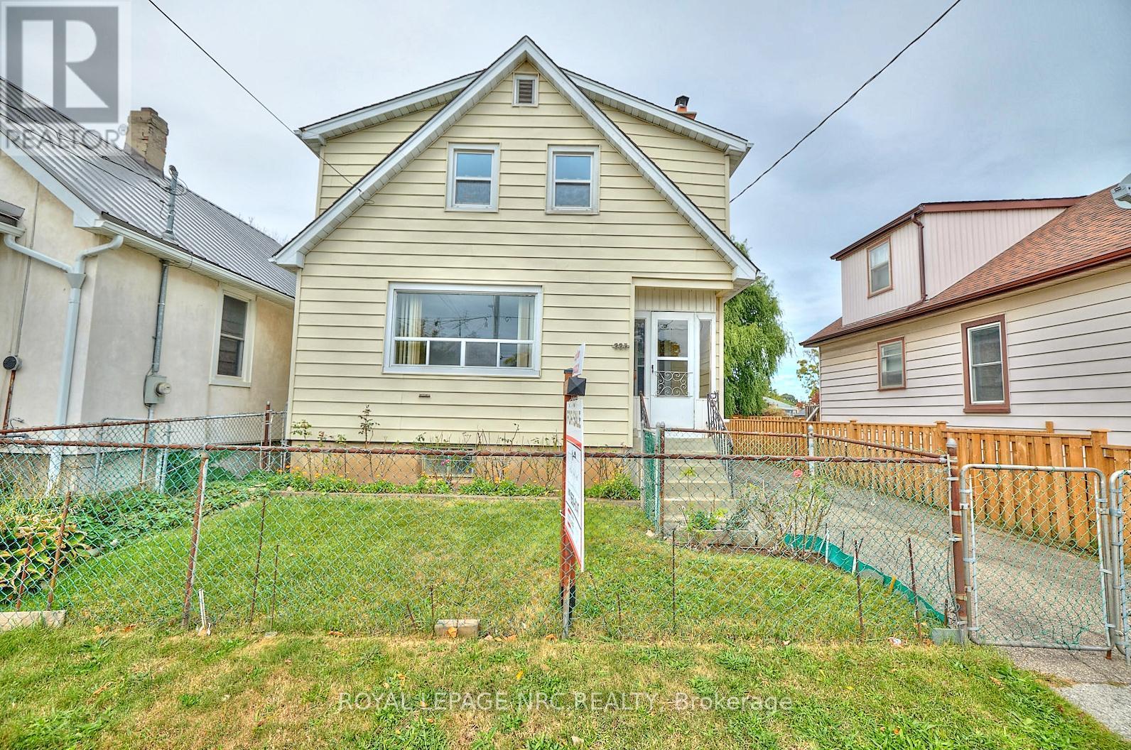 












223 NIAGARA STREET

,
St. Catharines (Facer),




Ontario
L2M4V3


