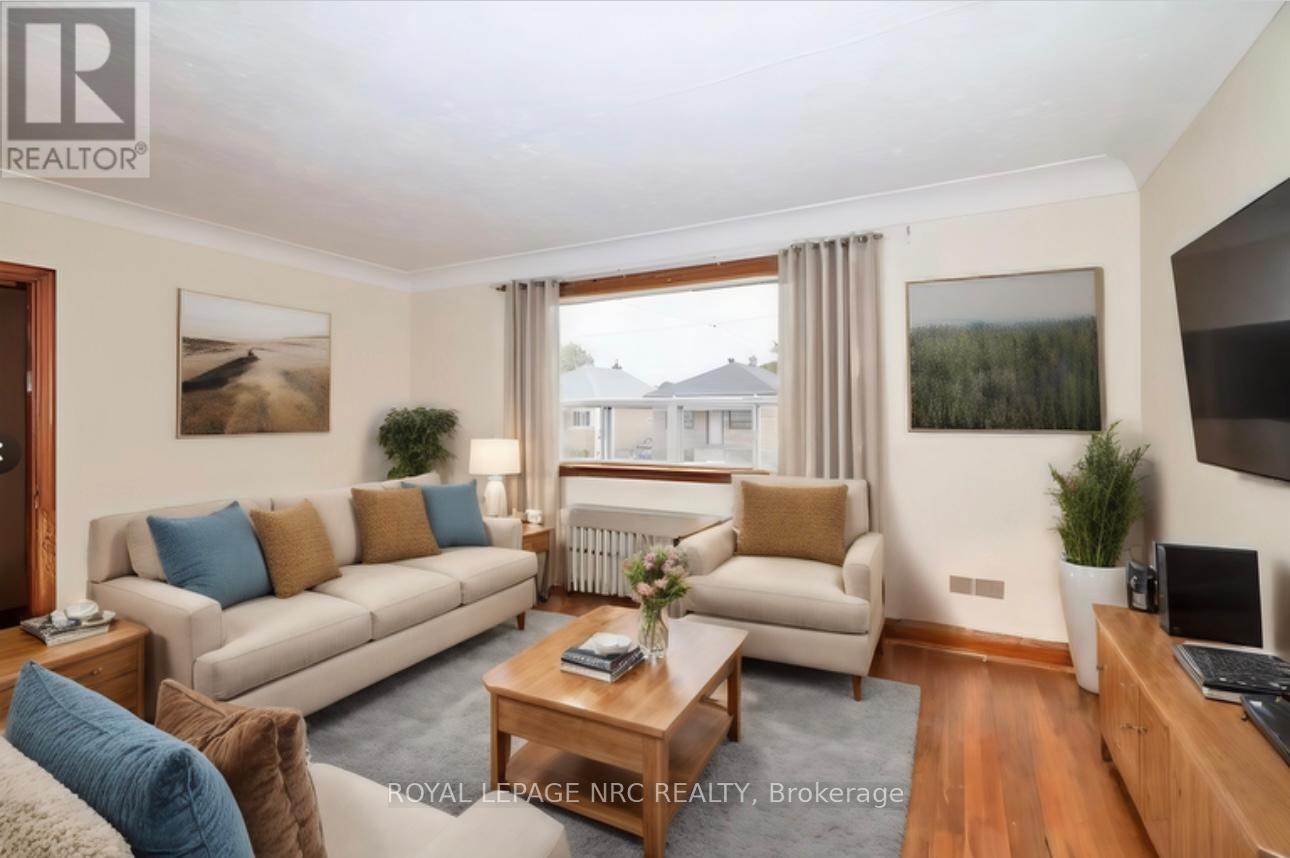 












223 NIAGARA STREET

,
St. Catharines (Facer),




Ontario
L2M4V3

