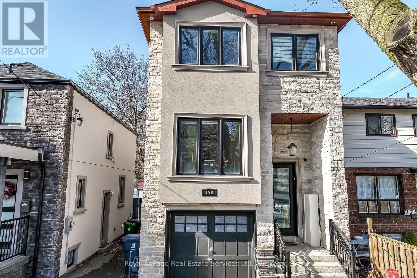 












176 LEYTON AVENUE

,
Toronto (Oakridge),




Ontario
M1L3V6


