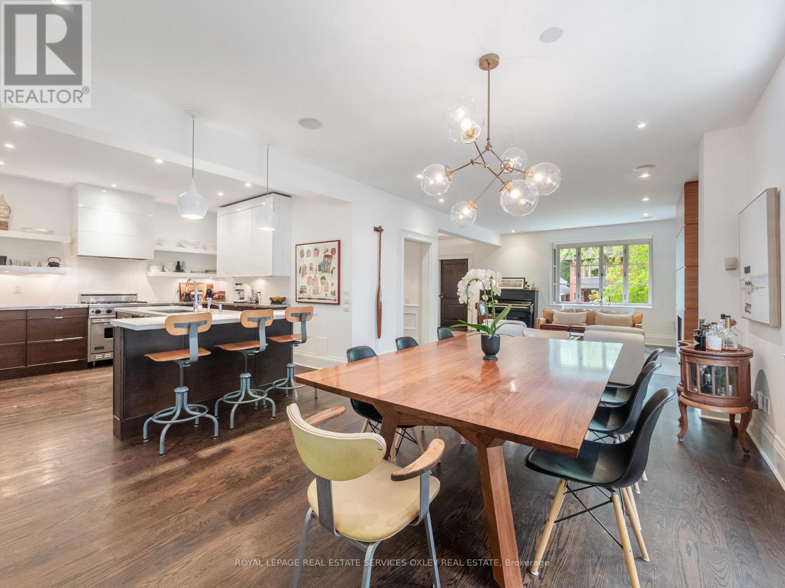 












24 ST ANDREWS GARDENS

,
Toronto,




Ontario
M4W2E1

