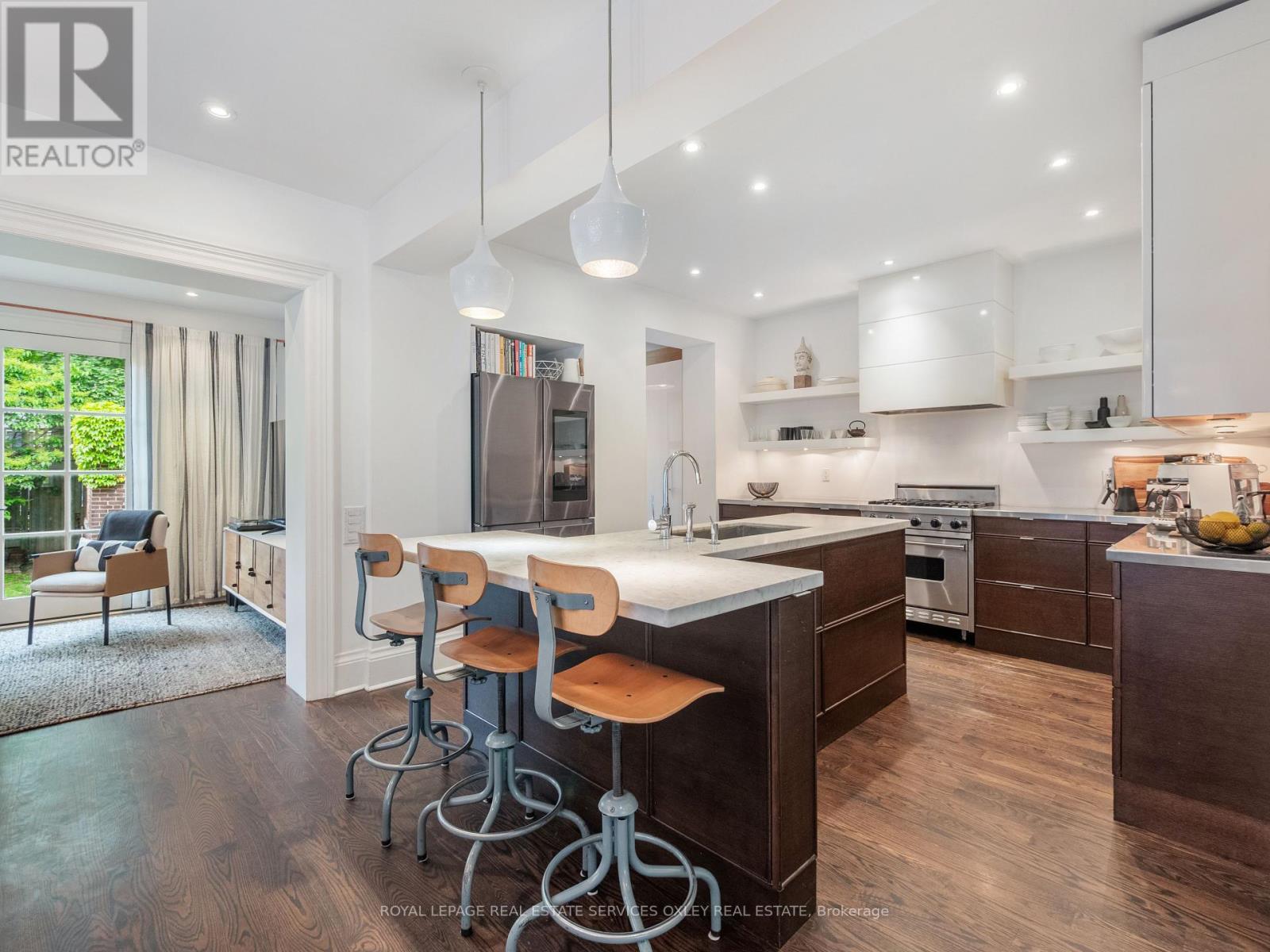 












24 ST ANDREWS GARDENS

,
Toronto,




Ontario
M4W2E1

