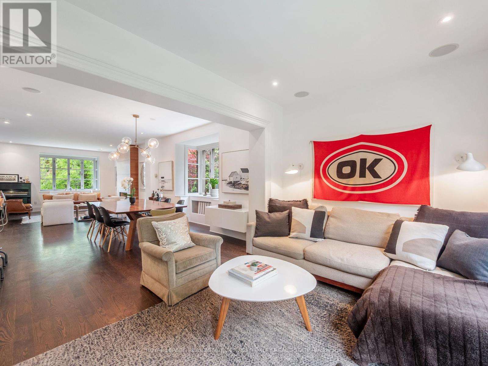 












24 ST ANDREWS GARDENS

,
Toronto,




Ontario
M4W2E1

