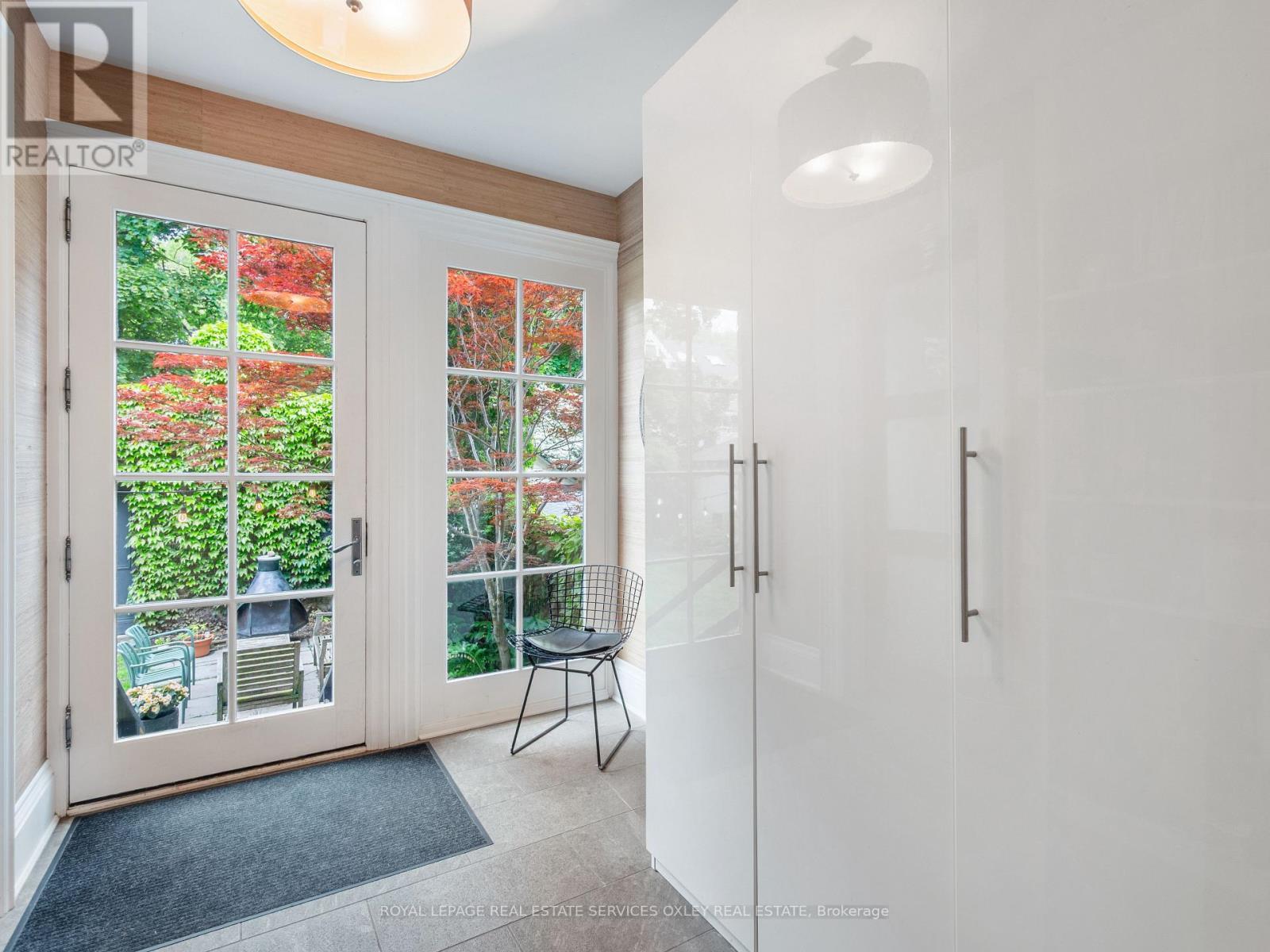 












24 ST ANDREWS GARDENS

,
Toronto,




Ontario
M4W2E1

