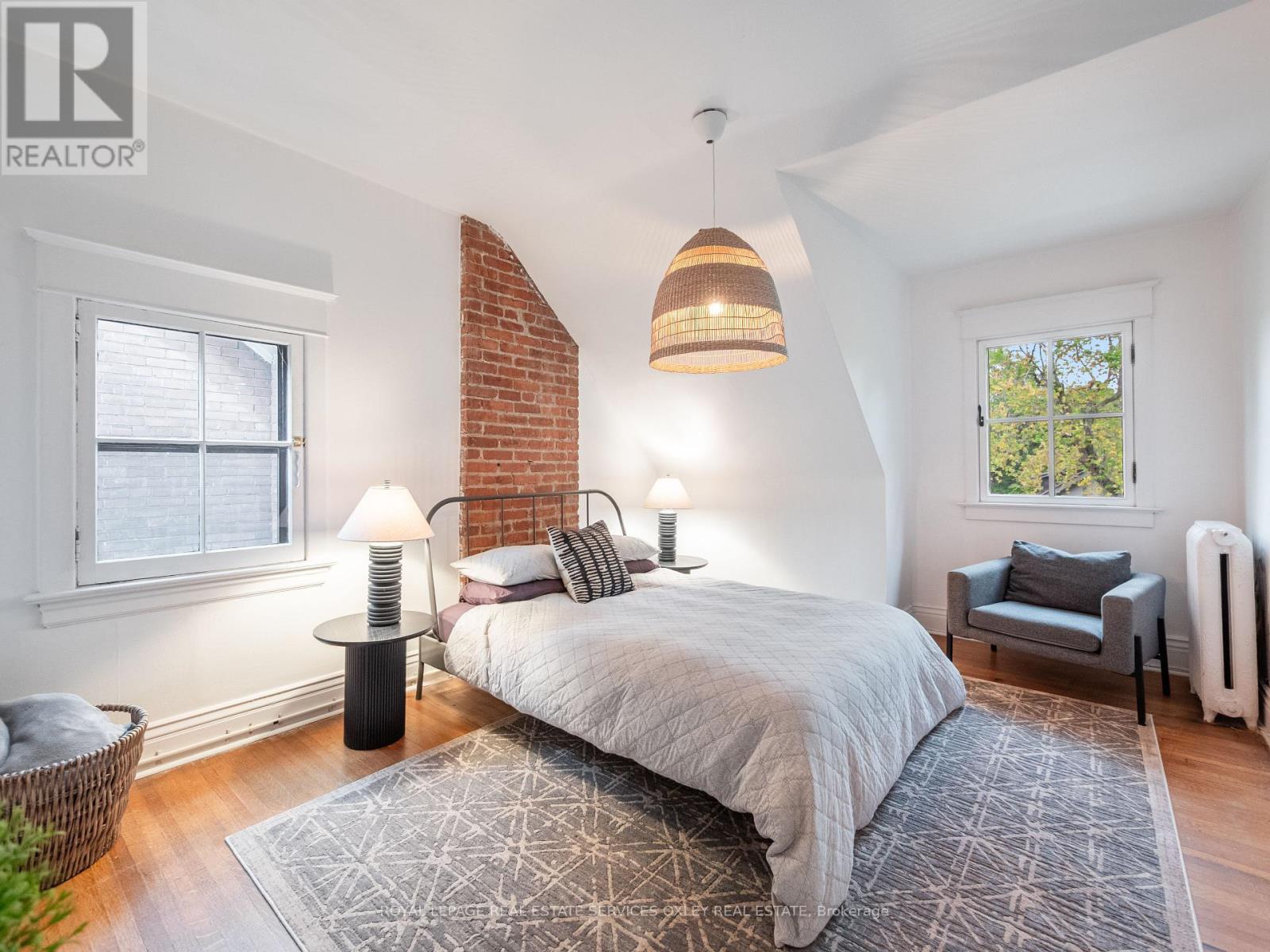 












24 ST ANDREWS GARDENS

,
Toronto,




Ontario
M4W2E1

