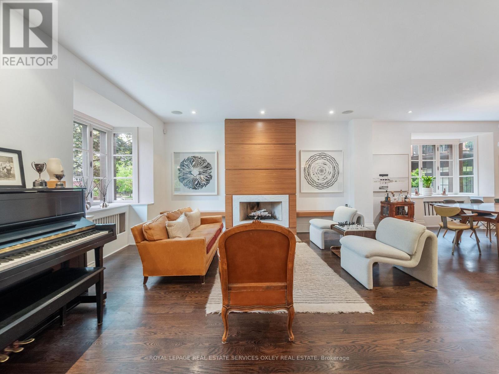 












24 ST ANDREWS GARDENS

,
Toronto,




Ontario
M4W2E1


