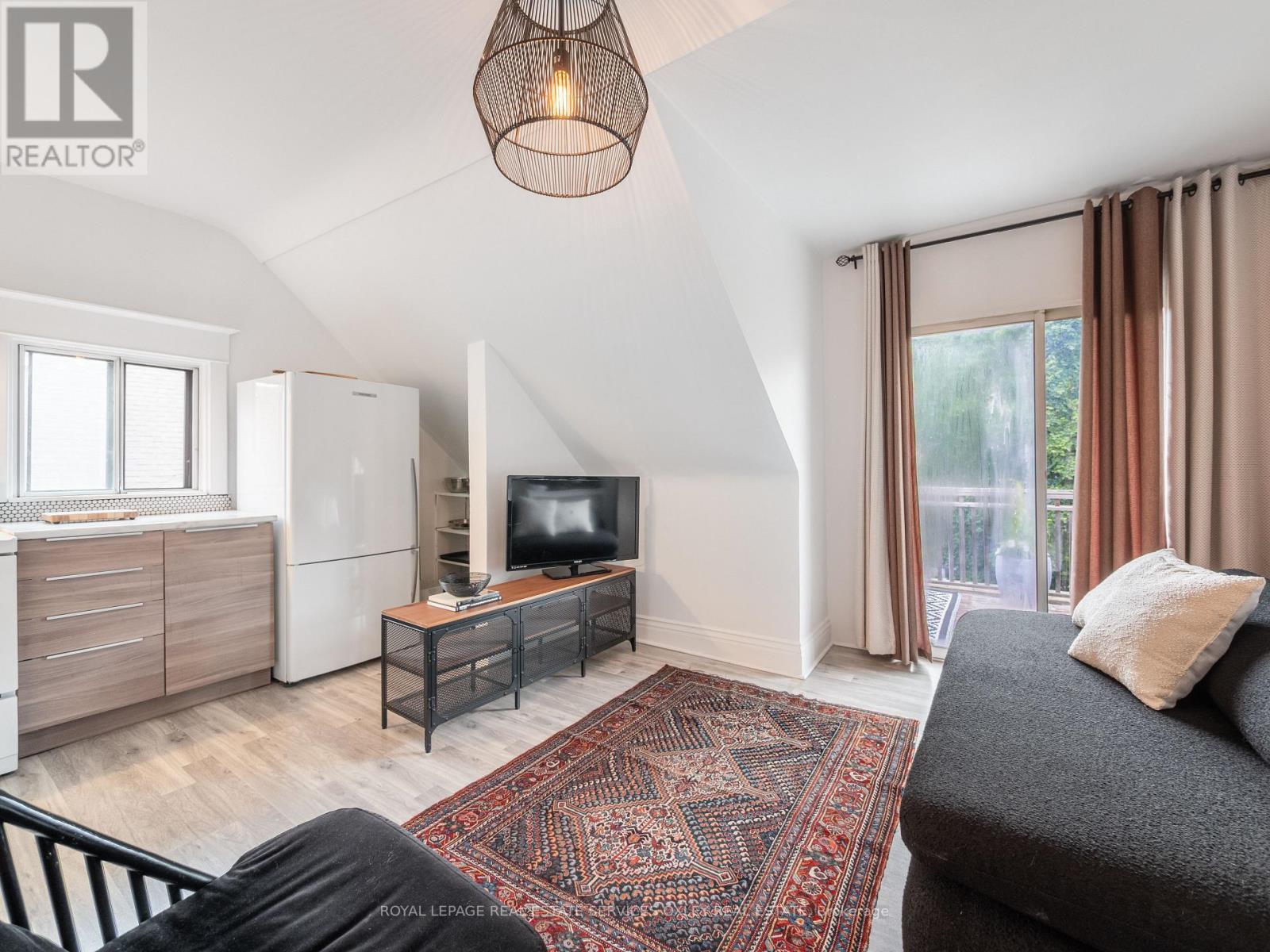












24 ST ANDREWS GARDENS

,
Toronto,




Ontario
M4W2E1

