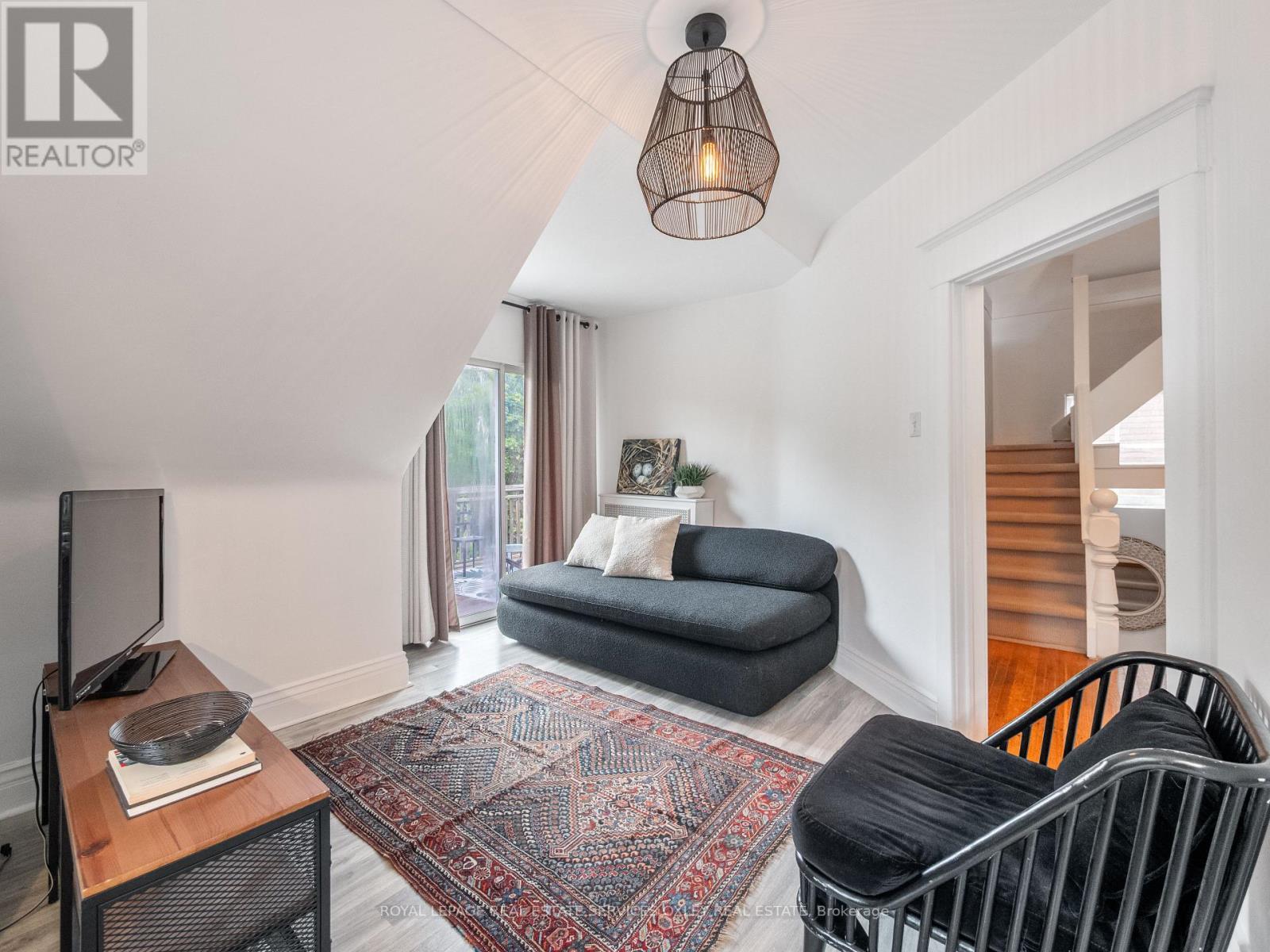 












24 ST ANDREWS GARDENS

,
Toronto,




Ontario
M4W2E1

