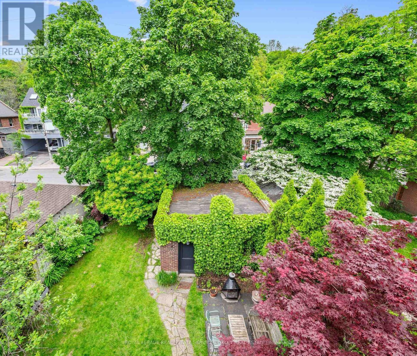 












24 ST ANDREWS GARDENS

,
Toronto,




Ontario
M4W2E1

