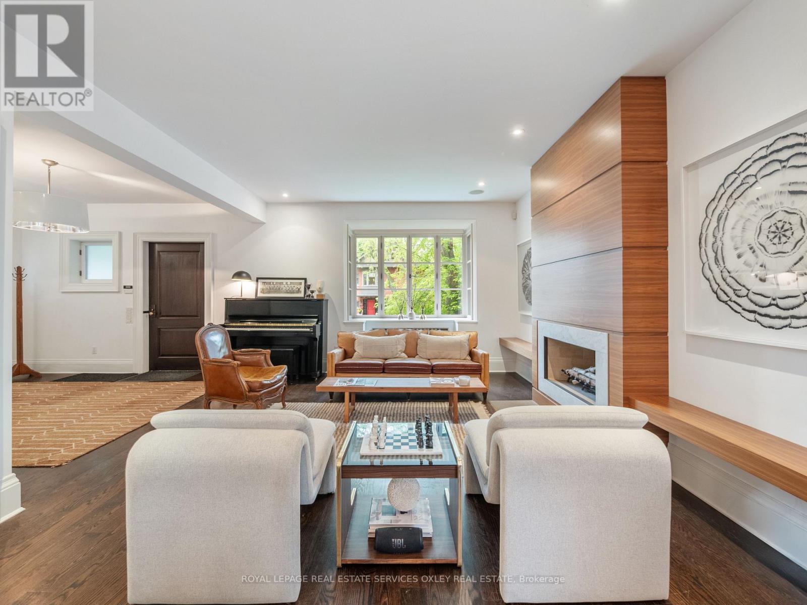 












24 ST ANDREWS GARDENS

,
Toronto,




Ontario
M4W2E1

