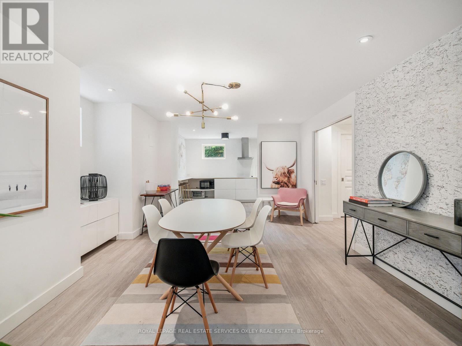 












24 ST ANDREWS GARDENS

,
Toronto,




Ontario
M4W2E1

