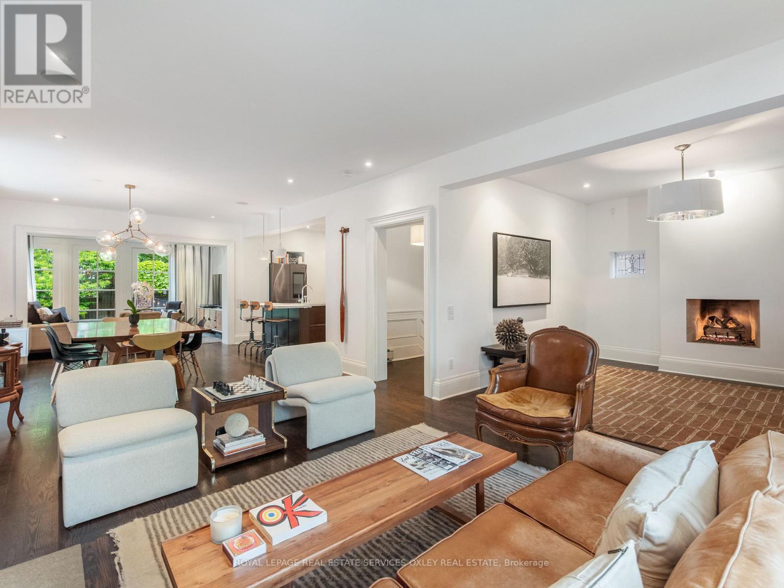 












24 ST ANDREWS GARDENS

,
Toronto,




Ontario
M4W2E1

