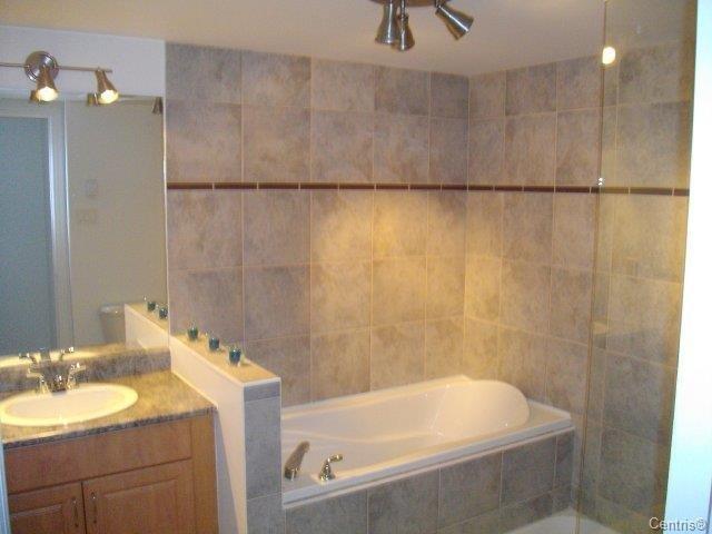 









385


Boul. Deguire

, 908,
Montréal (Saint-Laurent),




QC
H4N0A7

