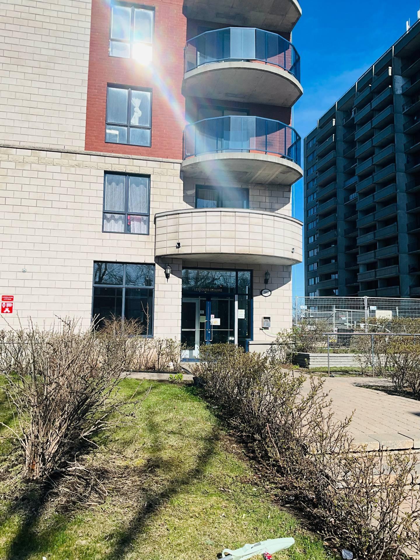 









385


Boul. Deguire

, 908,
Montréal (Saint-Laurent),




QC
H4N0A7

