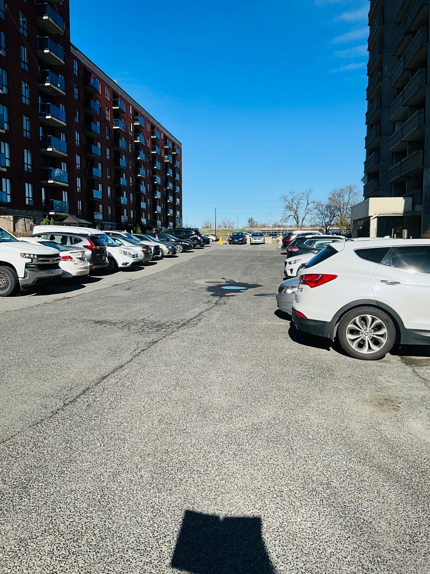 









385


Boul. Deguire

, 908,
Montréal (Saint-Laurent),




QC
H4N0A7

