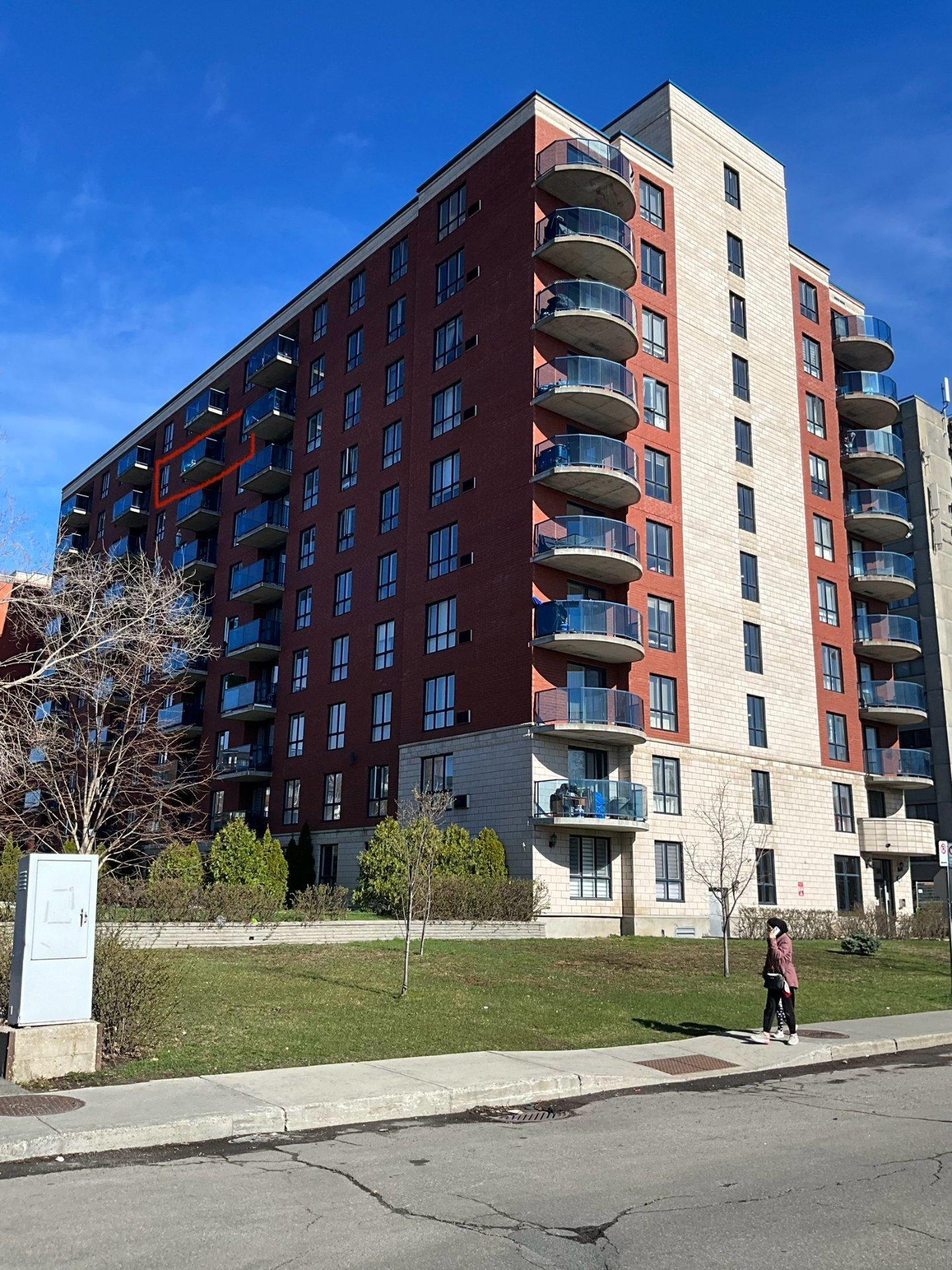 









385


Boul. Deguire

, 908,
Montréal (Saint-Laurent),




QC
H4N0A7

