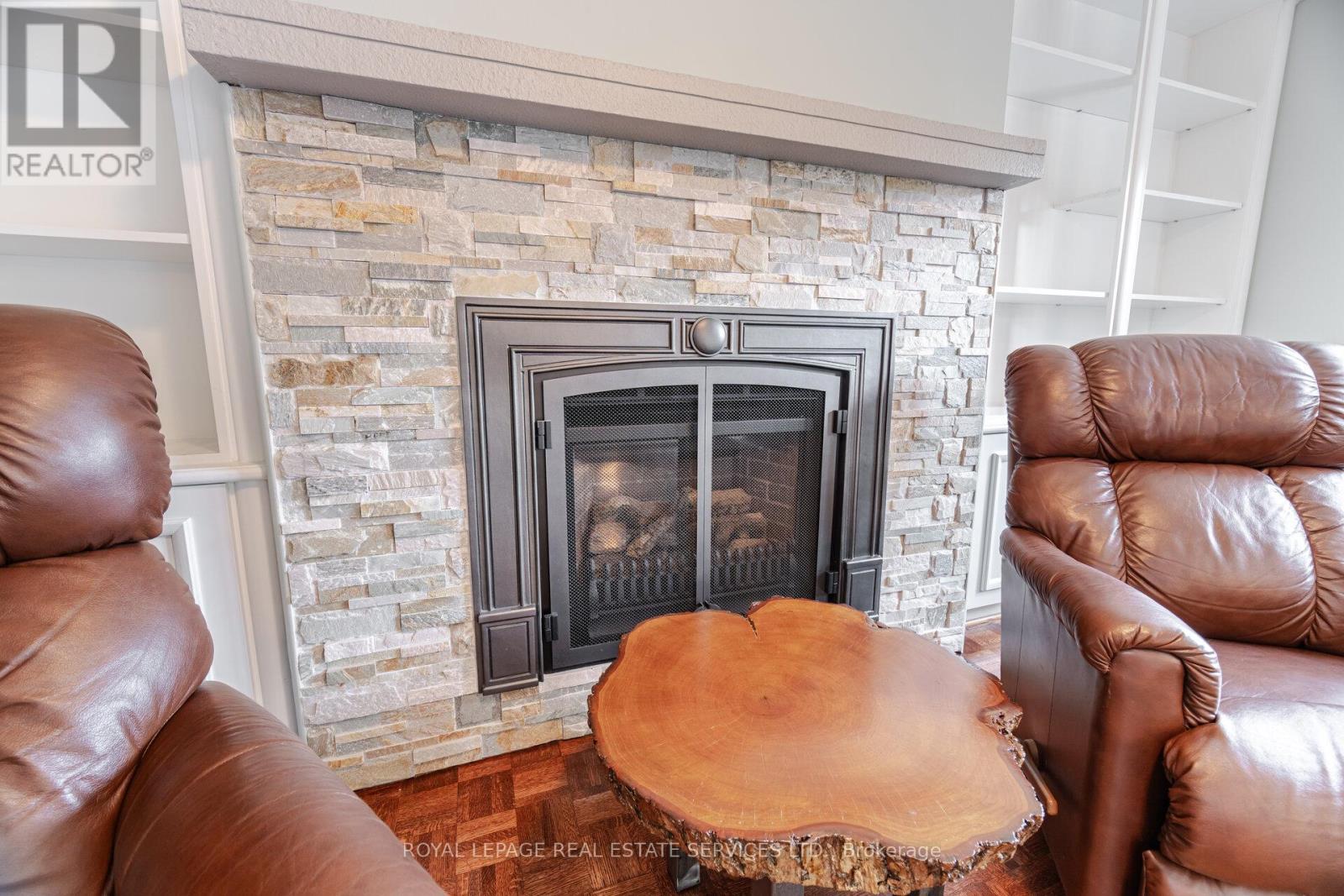 












2853 ROSEWOOD LANE

,
Oakville,




Ontario
L6J7M5

