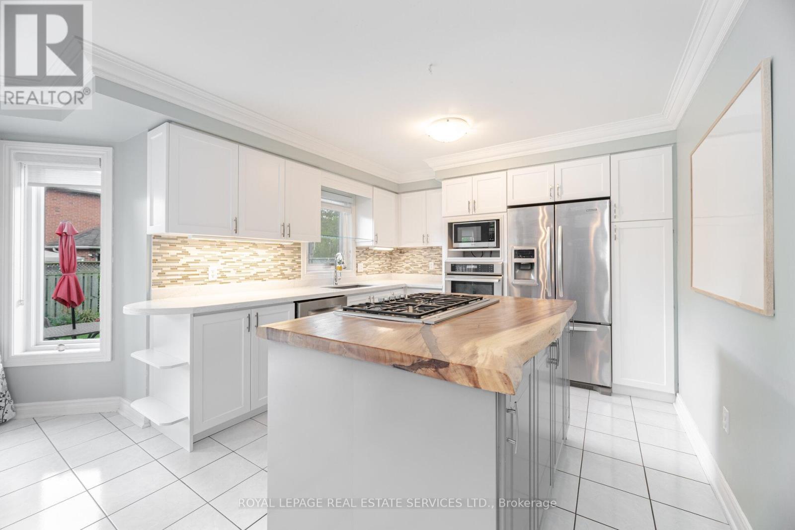 












2853 ROSEWOOD LANE

,
Oakville,




Ontario
L6J7M5

