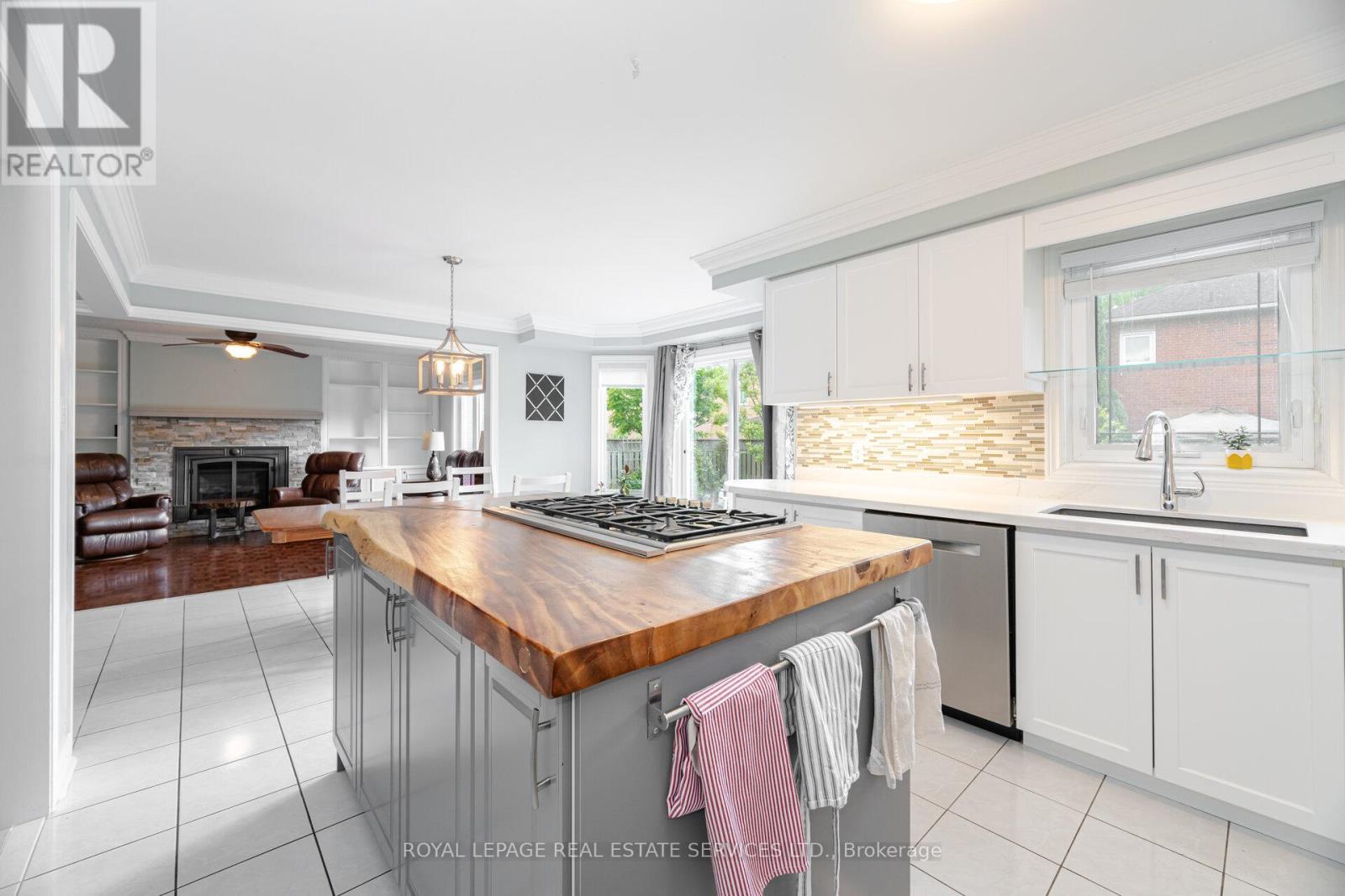 












2853 ROSEWOOD LANE

,
Oakville,




Ontario
L6J7M5

