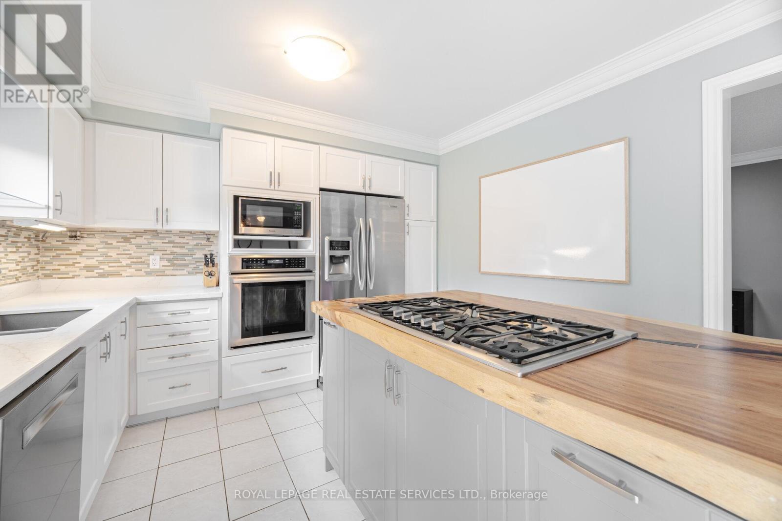 












2853 ROSEWOOD LANE

,
Oakville,




Ontario
L6J7M5

