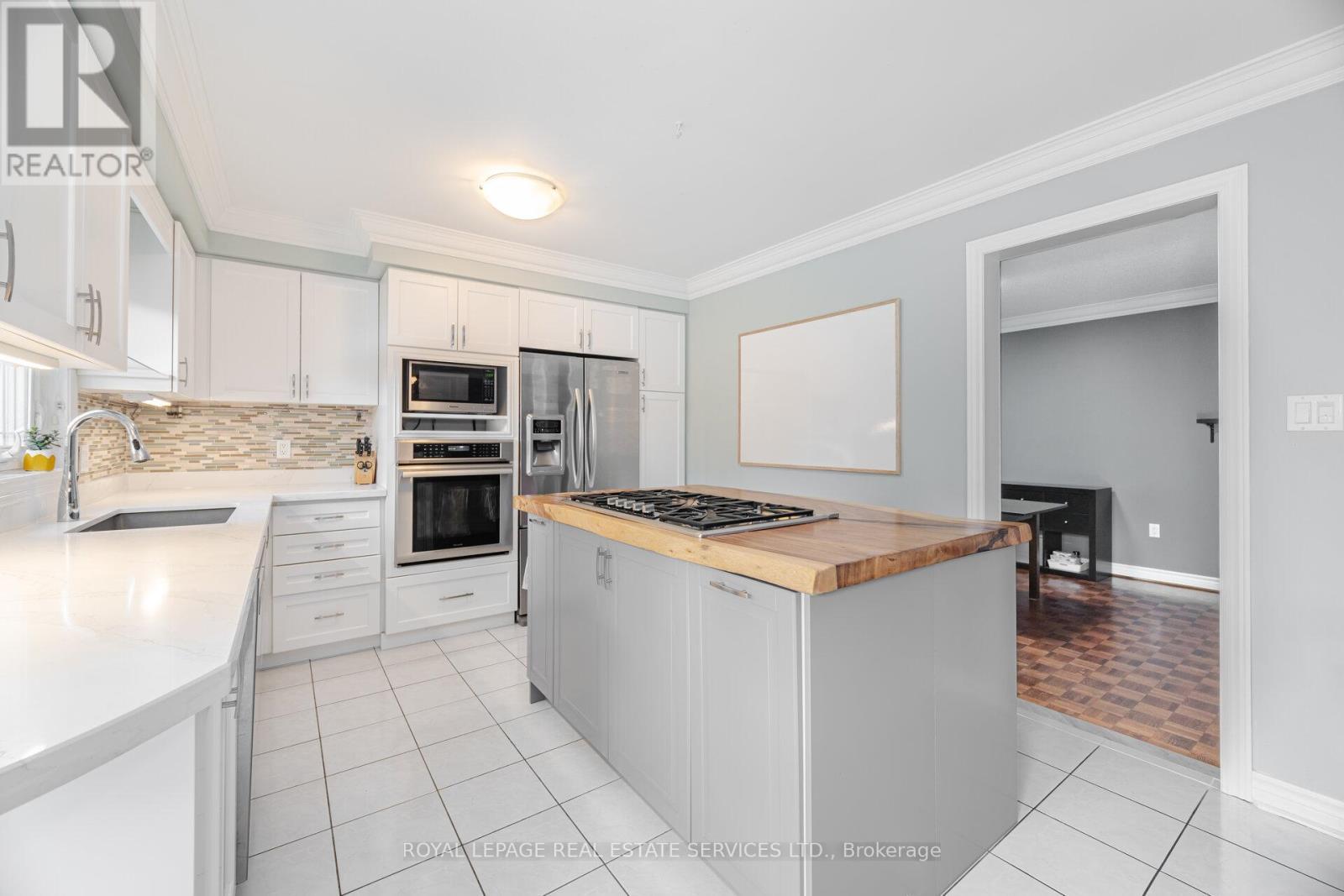 












2853 ROSEWOOD LANE

,
Oakville,




Ontario
L6J7M5


