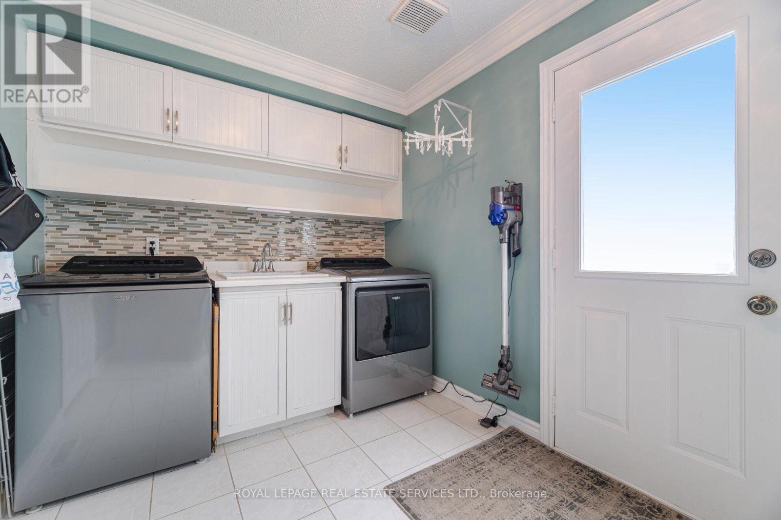 












2853 ROSEWOOD LANE

,
Oakville,




Ontario
L6J7M5

