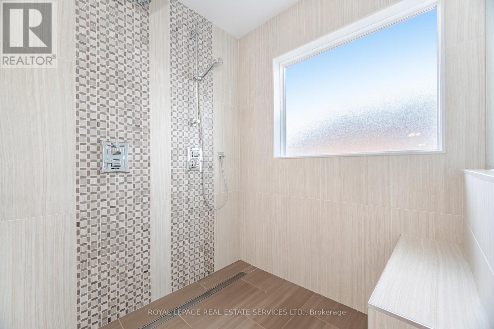 












2853 ROSEWOOD LANE

,
Oakville,




Ontario
L6J7M5

