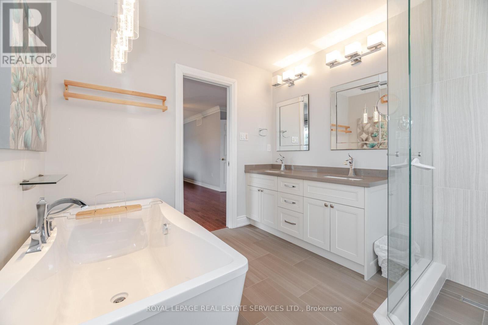 












2853 ROSEWOOD LANE

,
Oakville,




Ontario
L6J7M5

