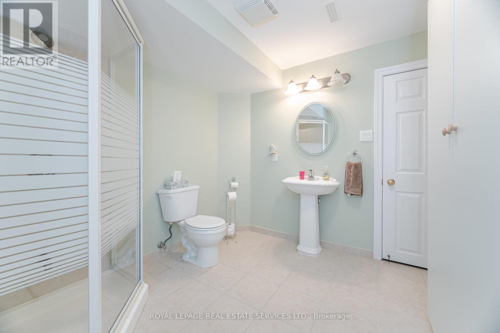 












2853 ROSEWOOD LANE

,
Oakville,




Ontario
L6J7M5

