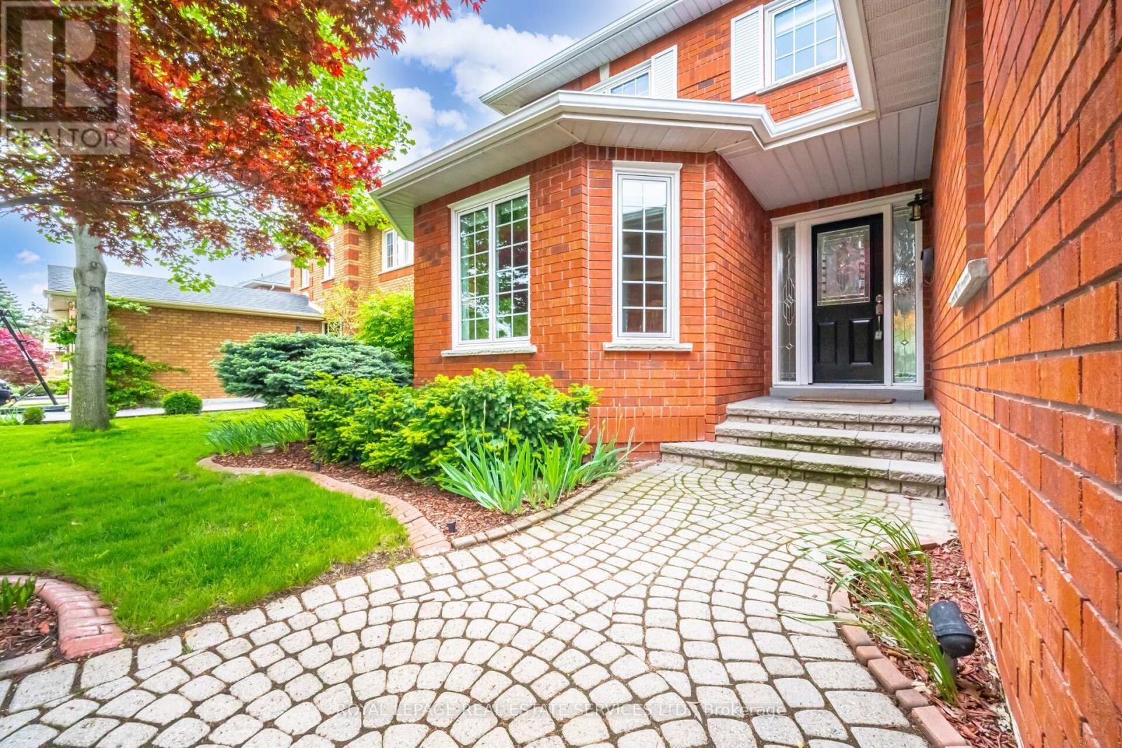 












2853 ROSEWOOD LANE

,
Oakville,




Ontario
L6J7M5

