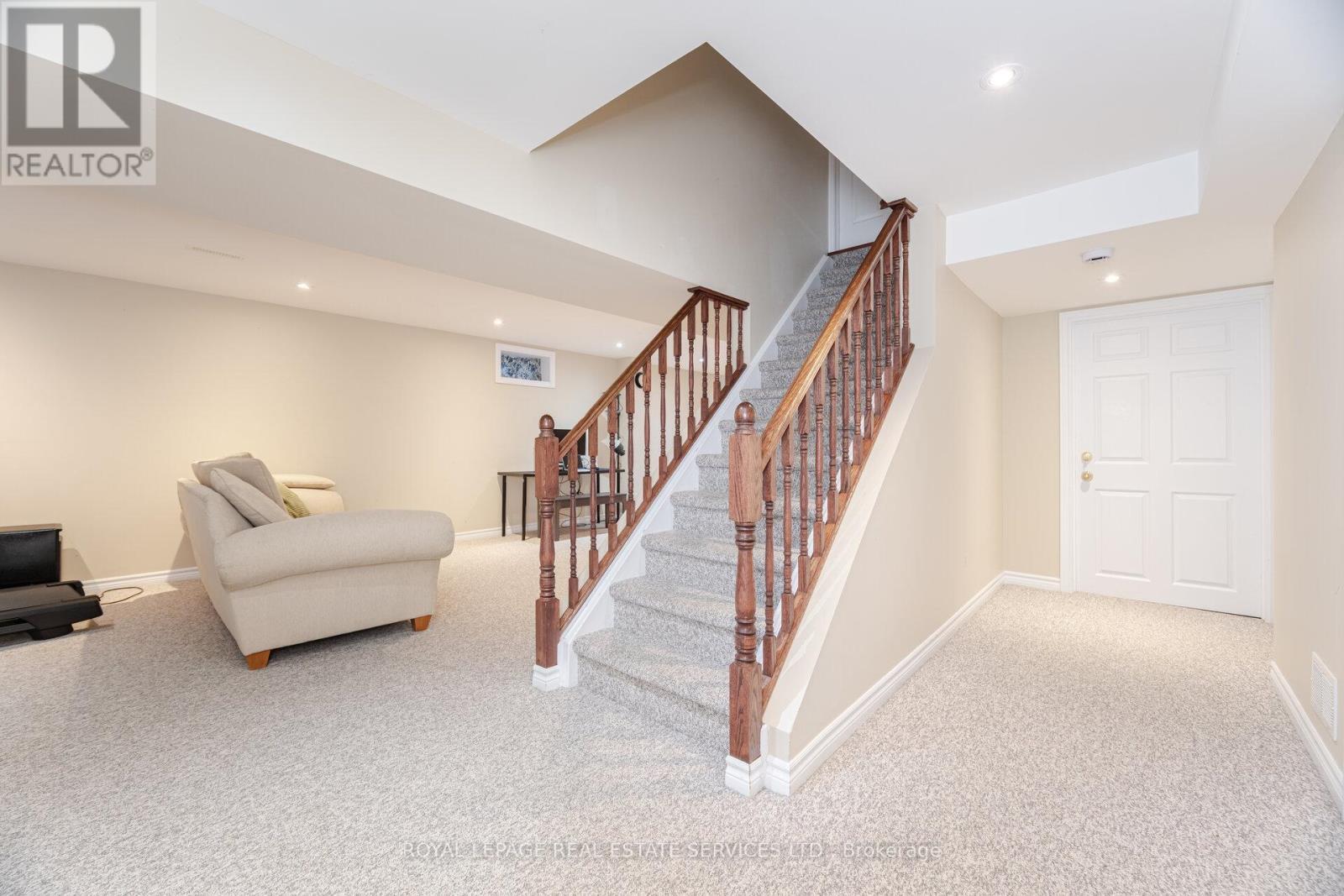 












2853 ROSEWOOD LANE

,
Oakville,




Ontario
L6J7M5


