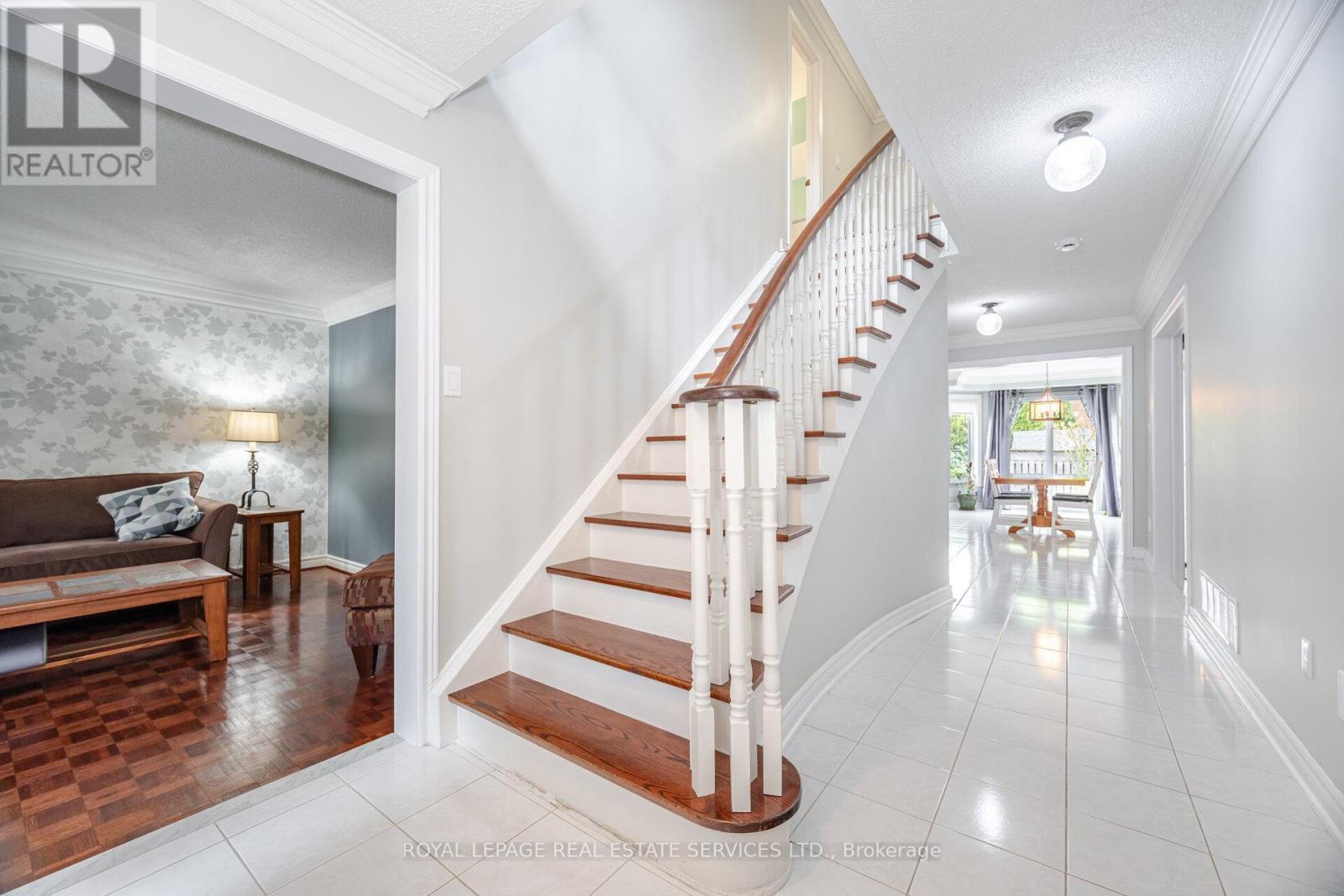 












2853 ROSEWOOD LANE

,
Oakville,




Ontario
L6J7M5

