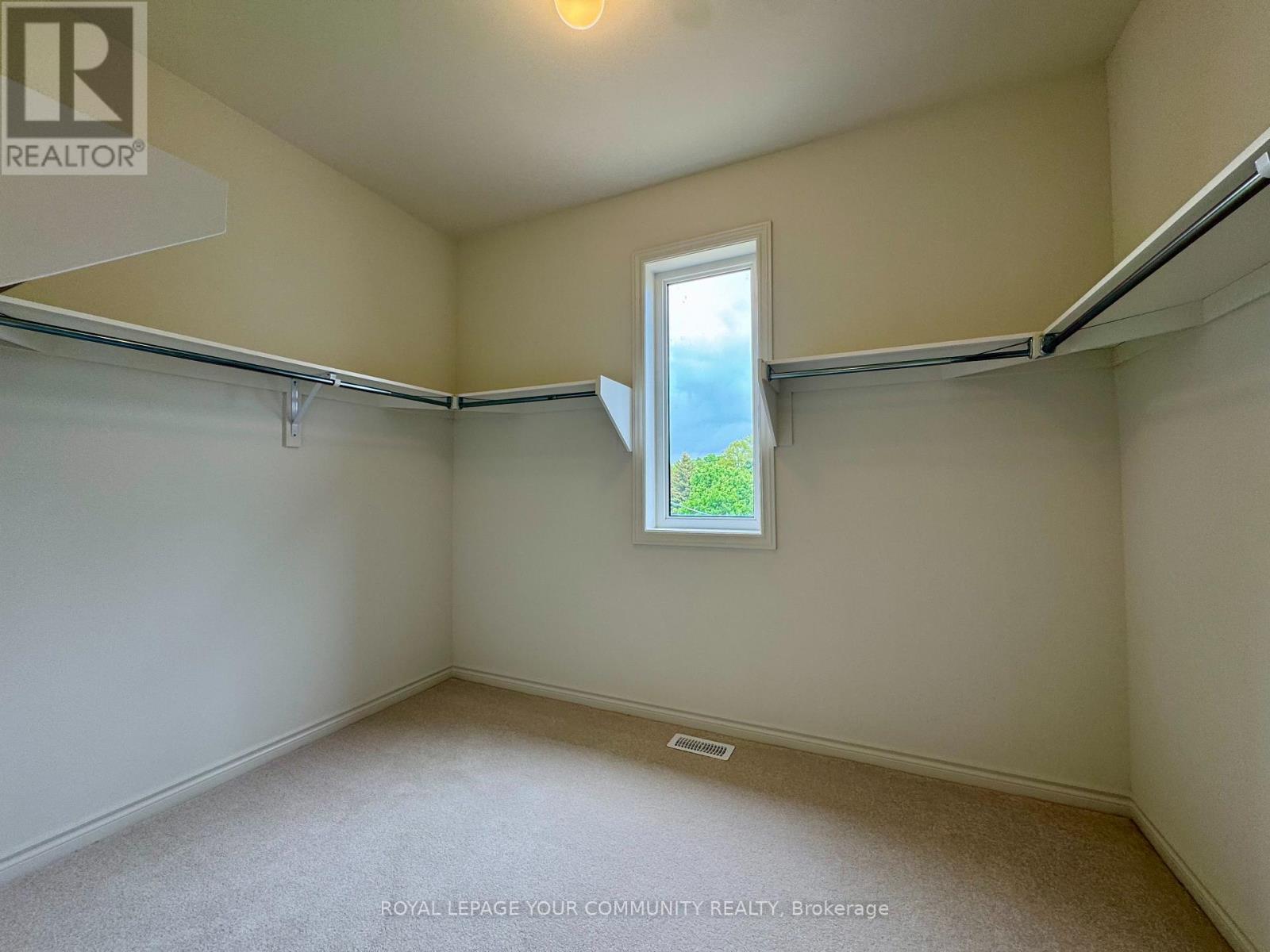 












8 ELDERBERRY WAY

,
Adjala-Tosorontio,




Ontario
L0G1W0

