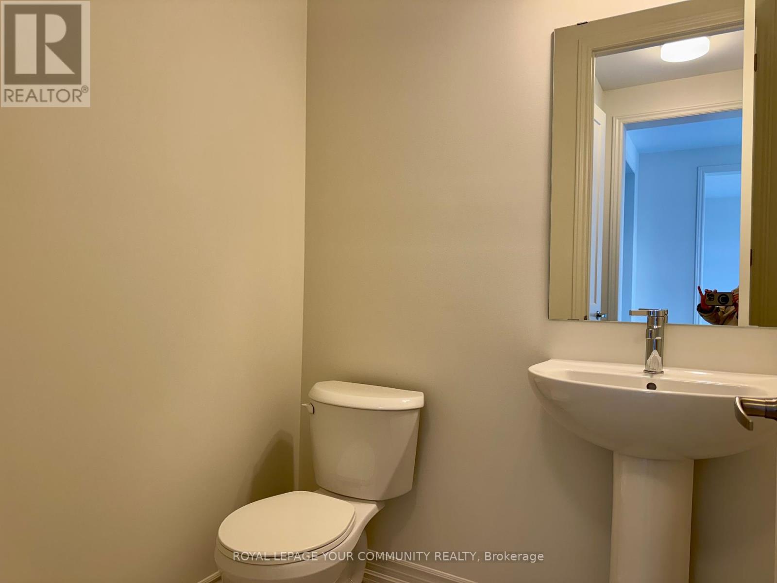 












8 ELDERBERRY WAY

,
Adjala-Tosorontio,




Ontario
L0G1W0

